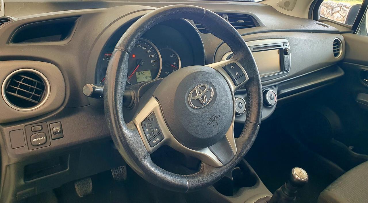 Toyota Yaris Lounge 1.0 BENZ. CON NAVI - 2013 - KM. 82.000