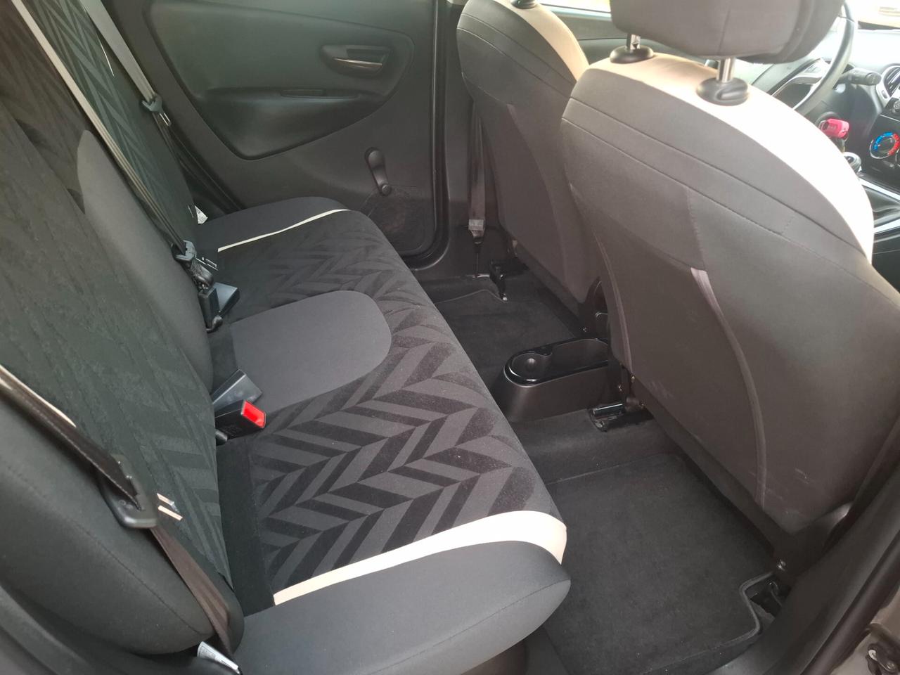 Lancia Ypsilon 1.2 69 CV 5 porte Silver