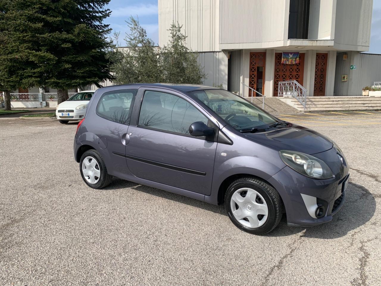 Utilitaria 1.2 benzina neopatentati