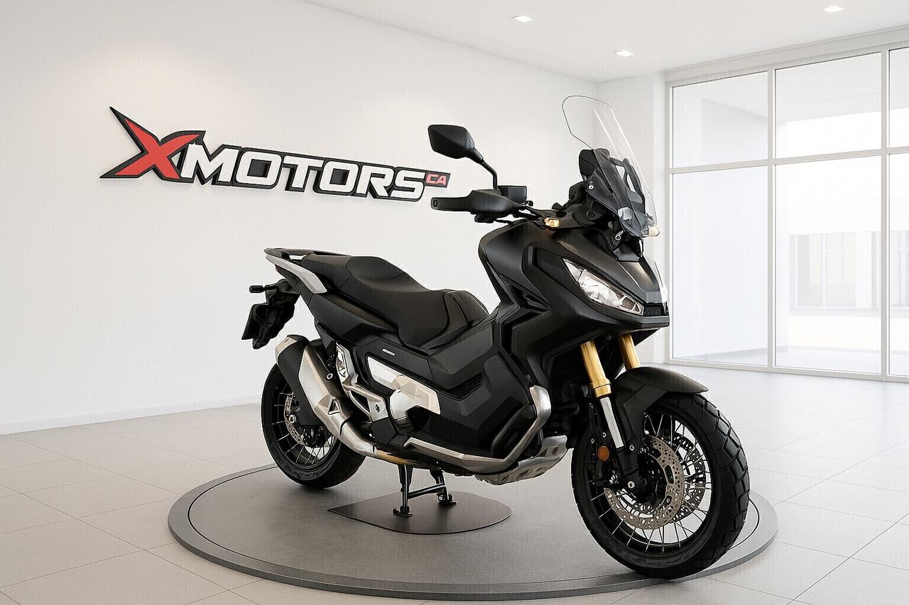 Honda X-ADV 750 con travel pack