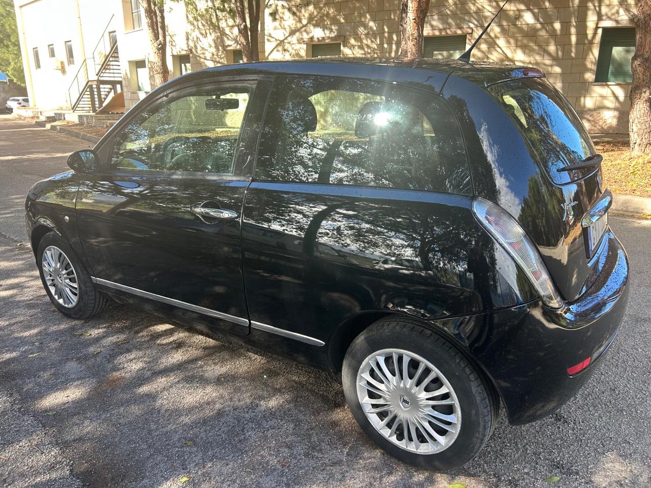 Lancia Ypsilon 1.3 MJT 75 CV Platino
