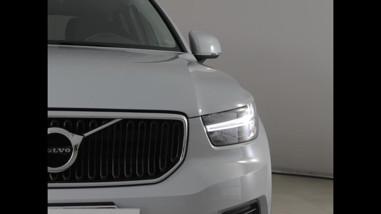 VOLVO XC40 - XC40 1.5 t3 Momentum 163cv auto my21