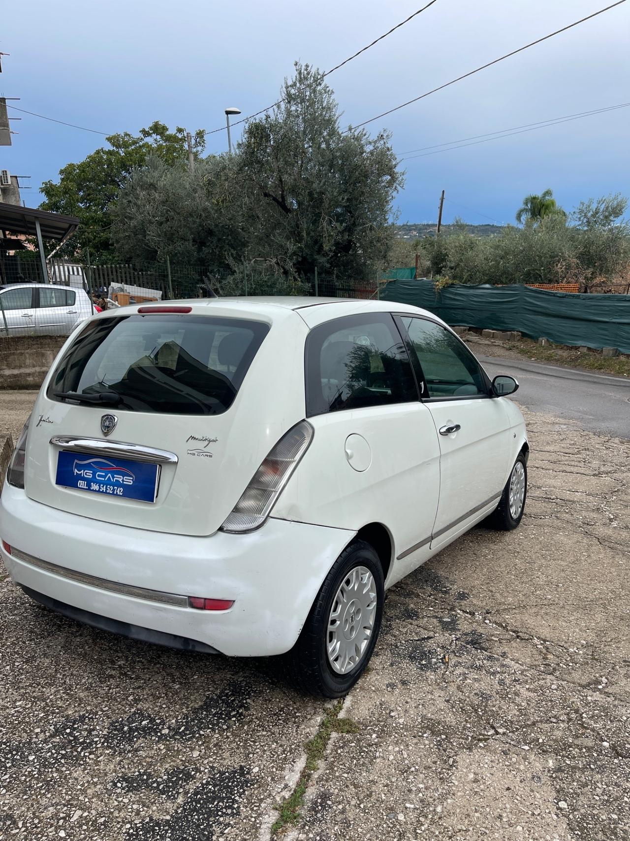 Lancia Ypsilon 1.3 MJT 75 CV Platino