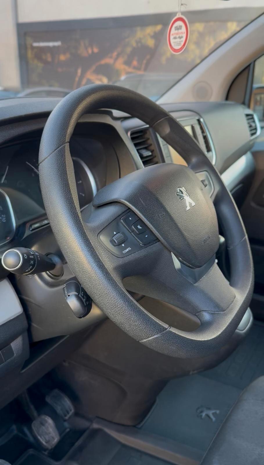 Peugeot Traveller 9 POSTI