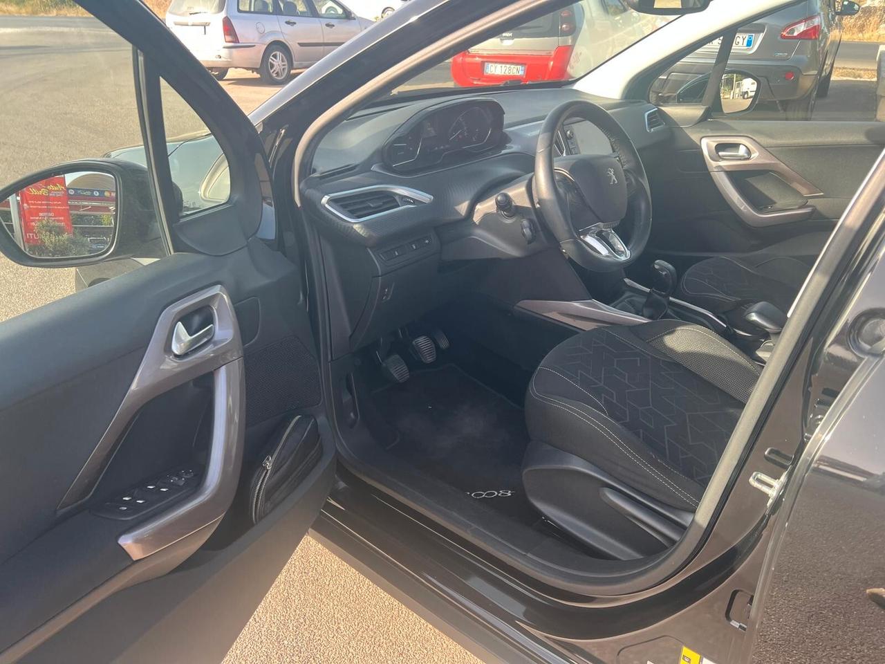 Peugeot 2008 BlueHDi 100 S&S Black Matt