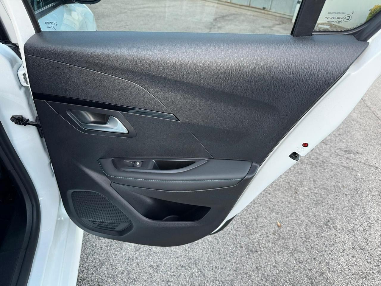 Peugeot 208 BlueHDi 100 Allure Navi Pack