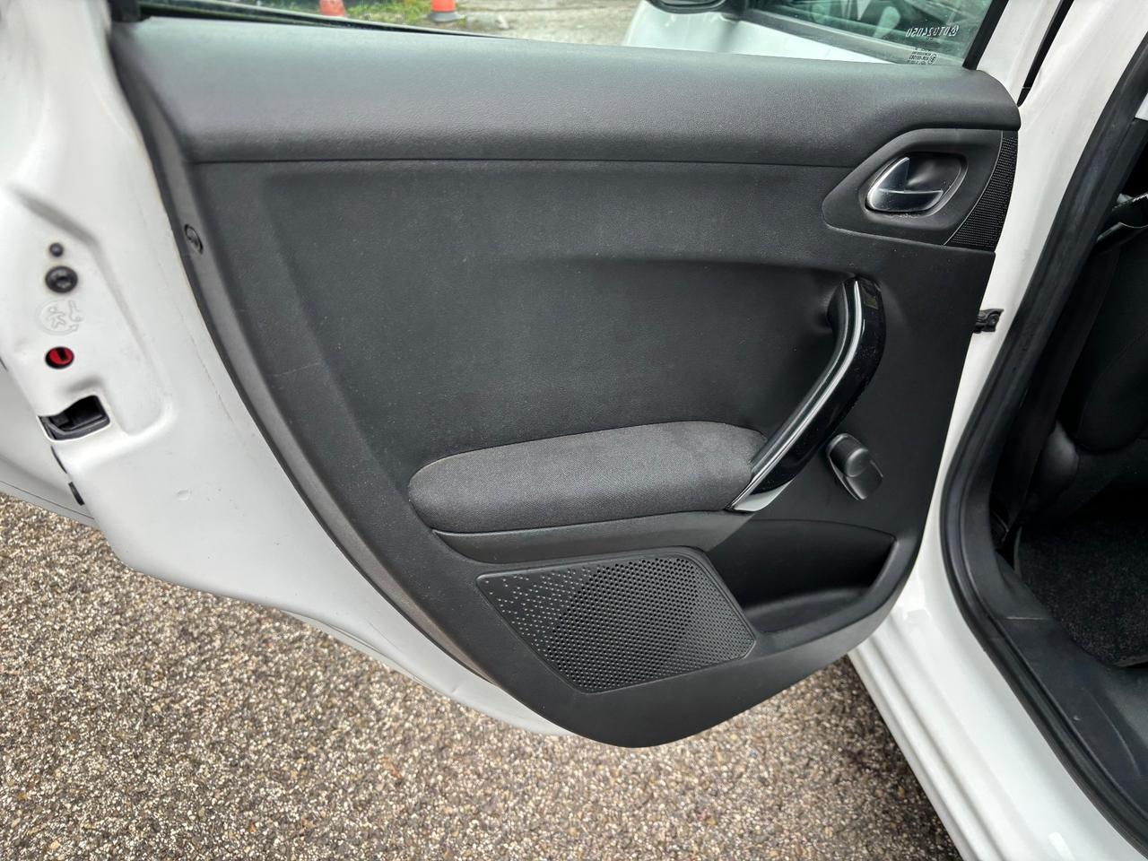 Peugeot 208 1.4 HDi 5 porte OK NEOPATENTATI