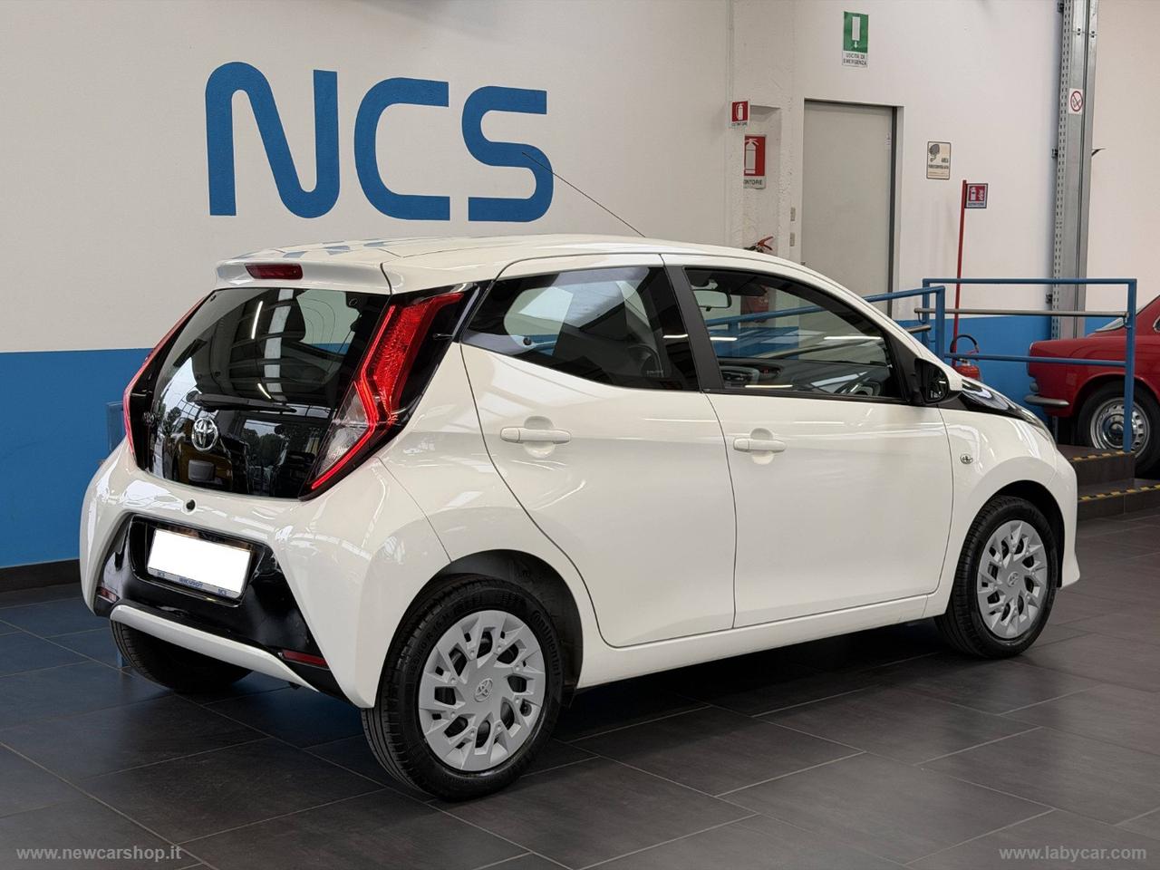 TOYOTA Aygo 1.0 VVT-i 72 CV 5p. x-play NEOPATENTATI