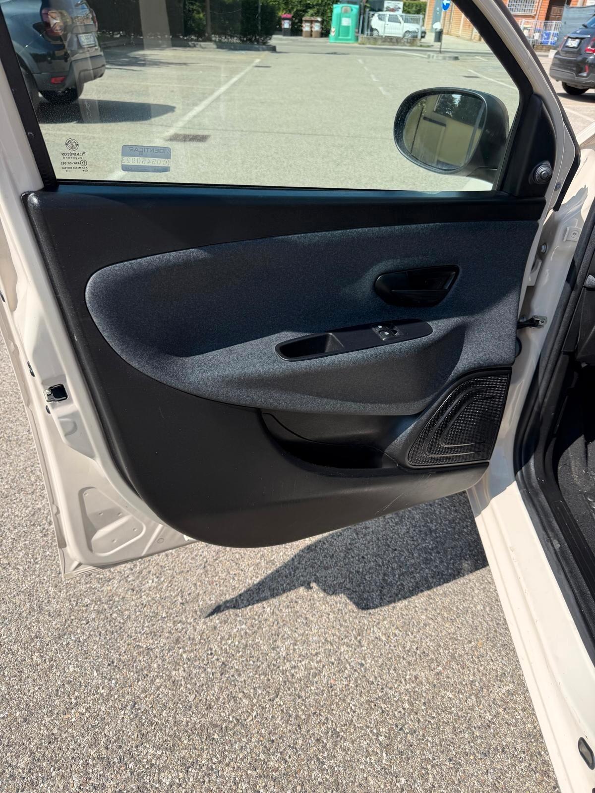 Lancia Ypsilon 1.2 Gpl - NEOPATENTATI - 12 MESI DI GARANZIA -