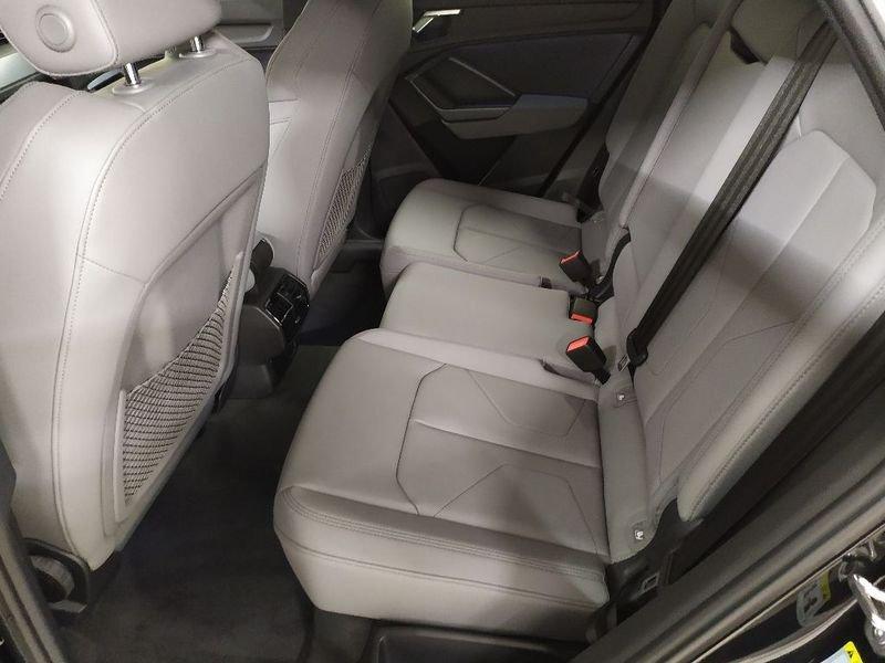 Audi Q3 Sportback 35 2.0 tdi Identity Black s-tronic