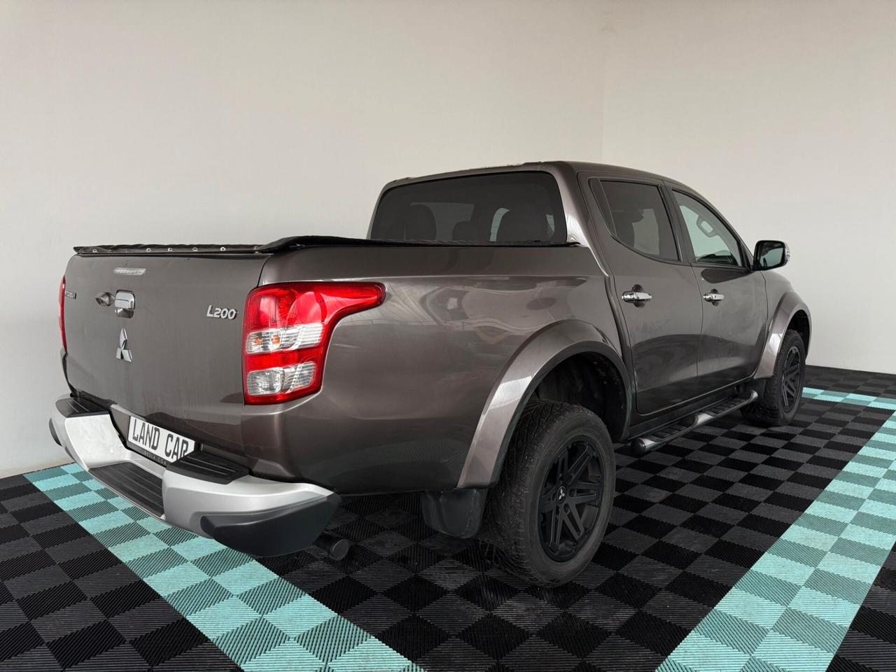 Mitsubishi L200 2.4 DI-D/181CV Double Cab Intense Autom.