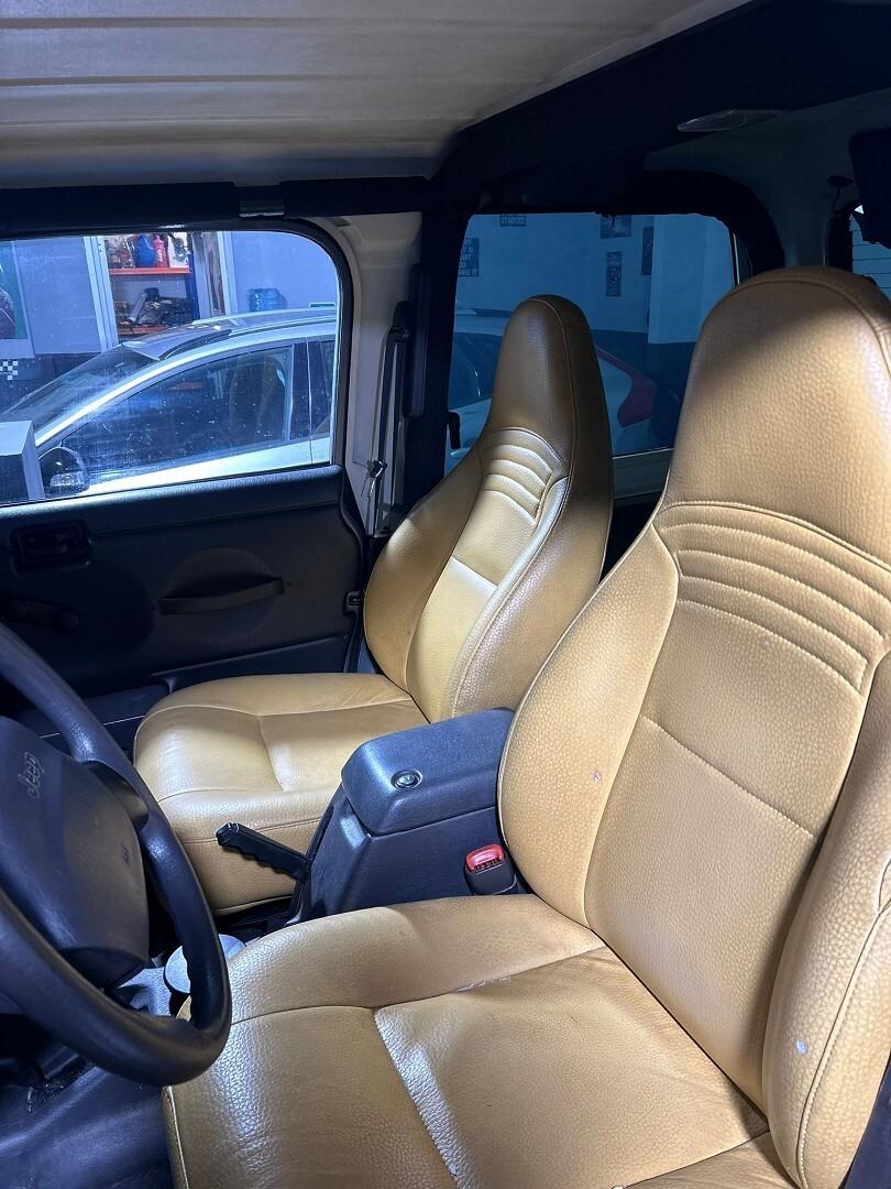 Jeep Wrangler con gancio traino omologato