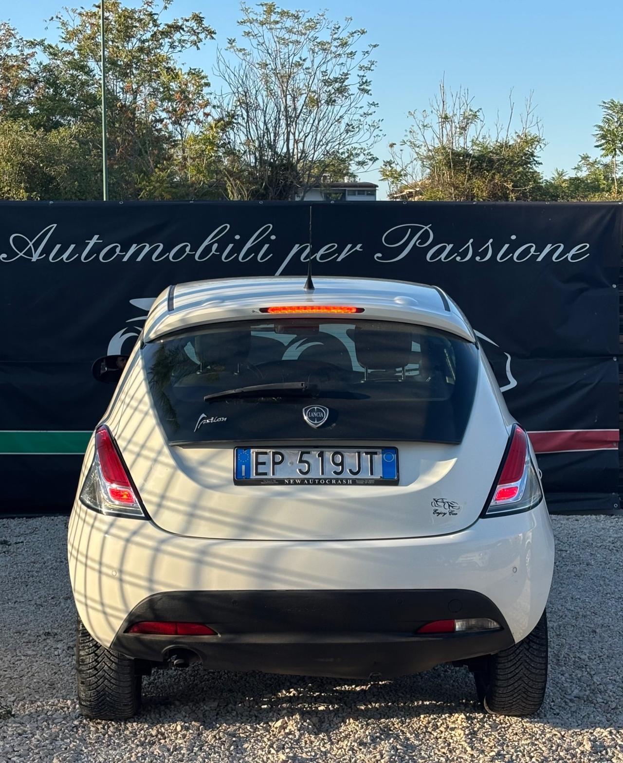 Lancia Ypsilon 0.9 TwinAir 85 CV 5 porte Metano Ecochic Elefantino