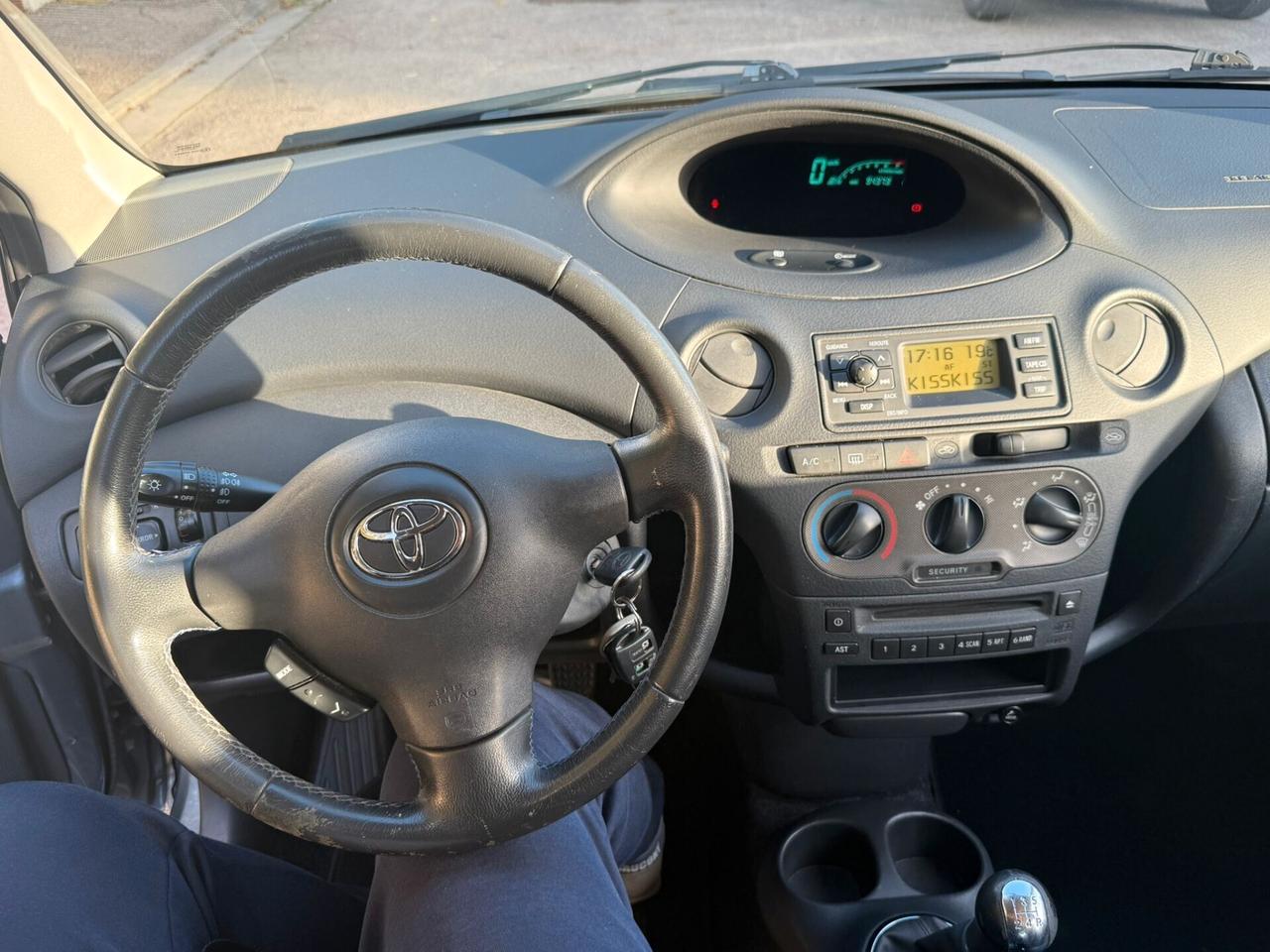 Toyota Yaris 1.0i 16V cat 5 porte Sol