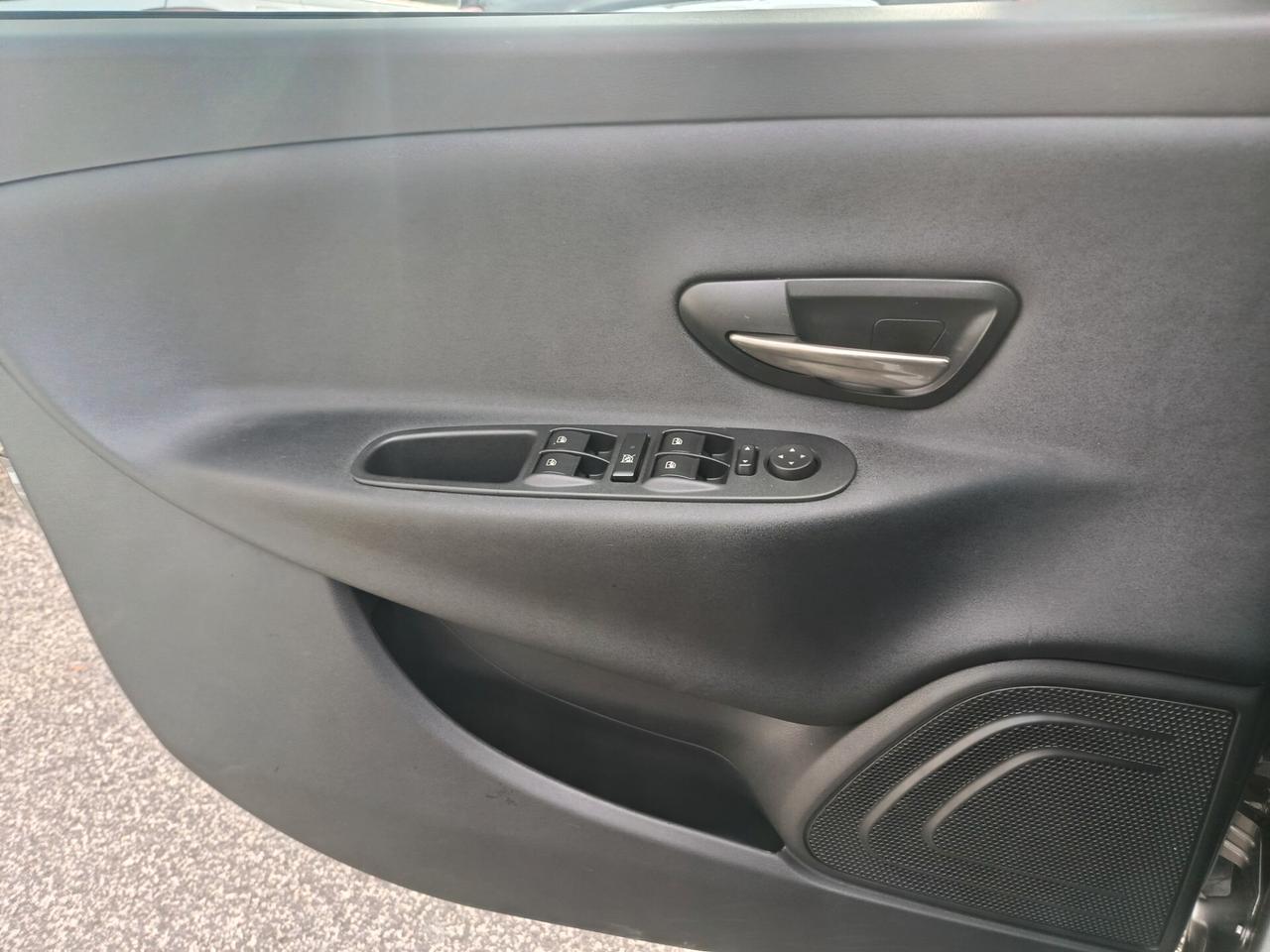 Lancia Ypsilon 1.2 69 CV 5 porte GPL Ecochic Gold