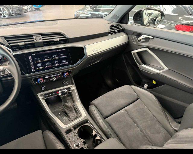 AUDI Q3 35 TDI S tronic Business Advanced