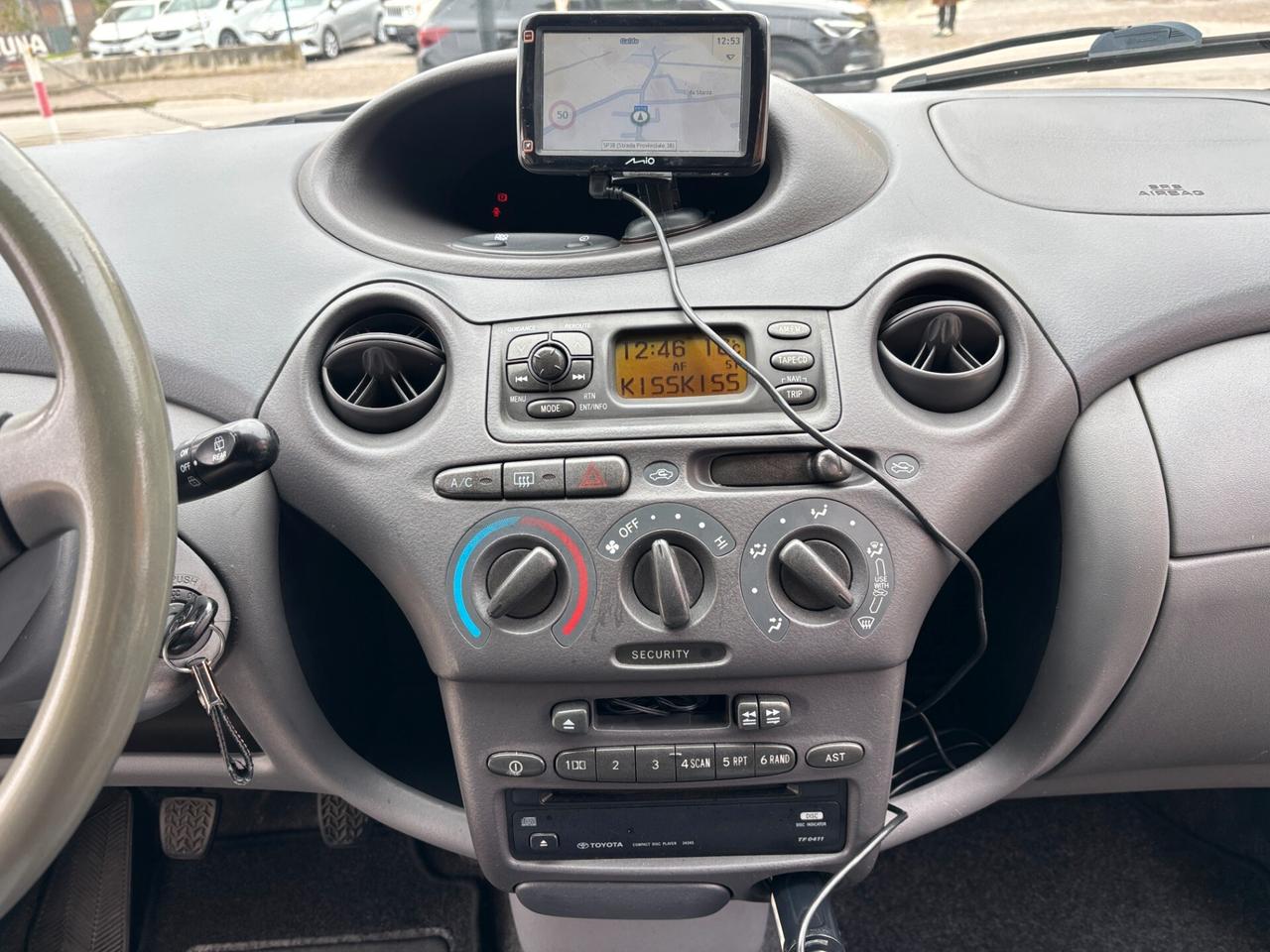 Toyota Yaris 1.0i 16V cat 5 porte Sol-2000