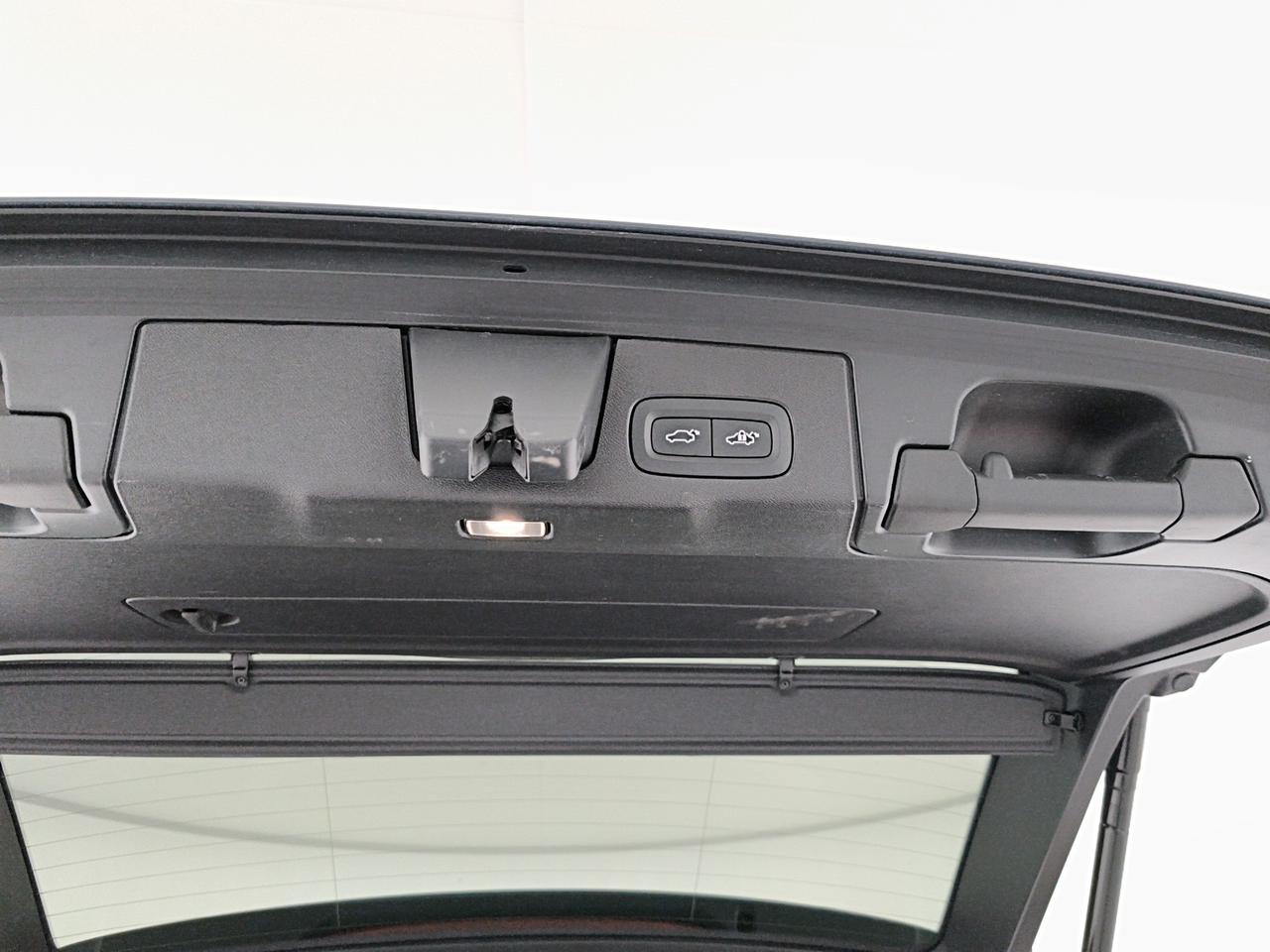 VOLVO XC60 N1 2.0 B4 d Plus Dark