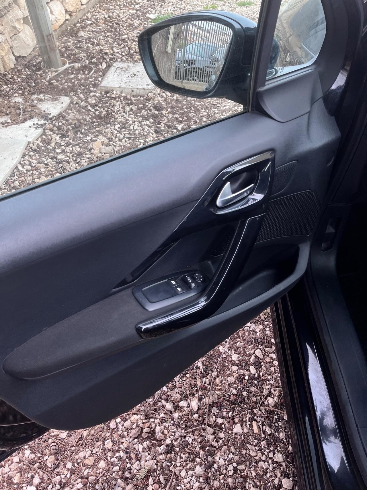 Peugeot 208 1.4 HDi 68 CV 5 porte Allure