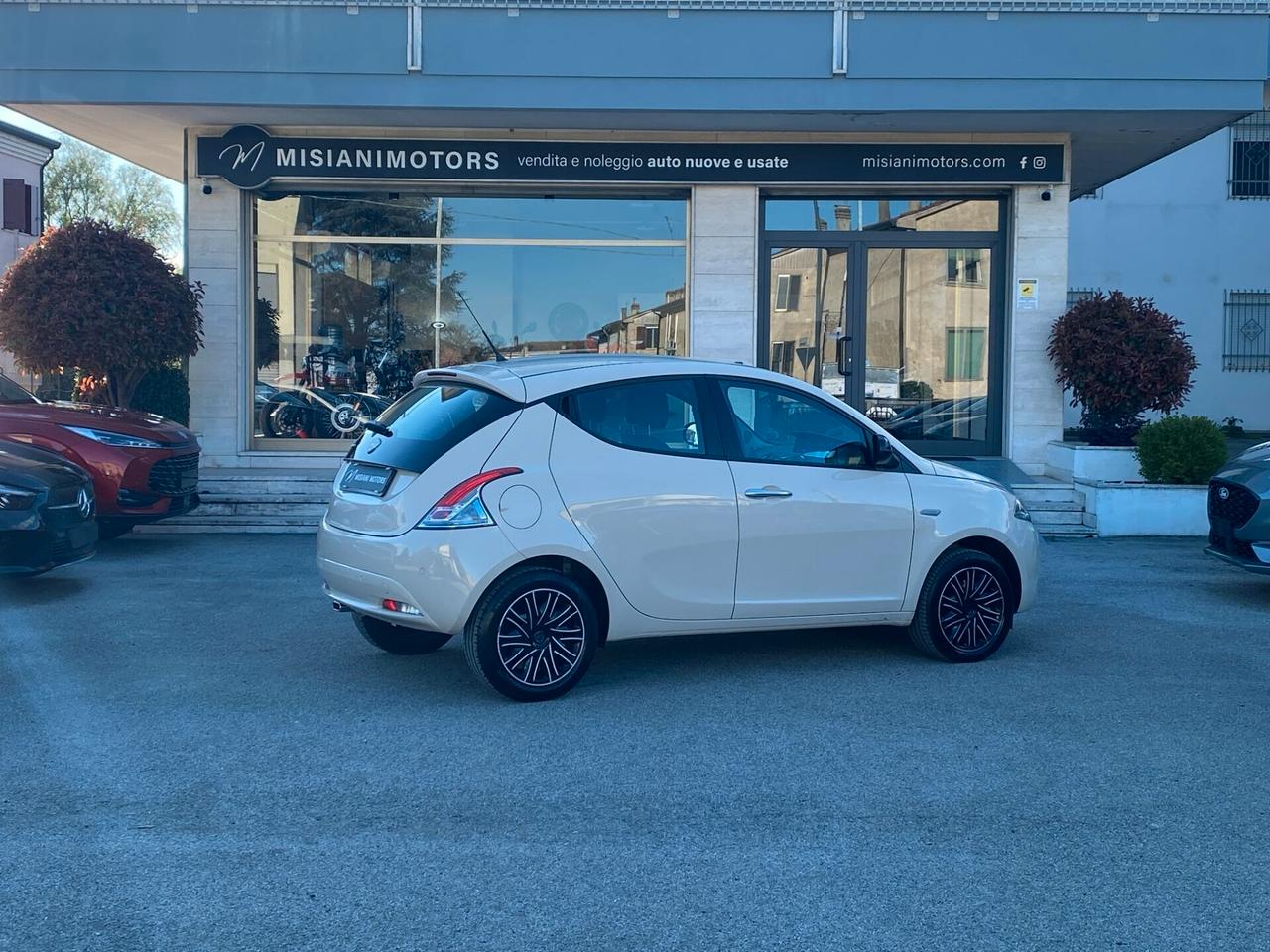 Lancia Ypsilon 1.2 69 CV 5 porte S&S Gold