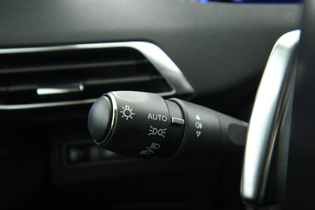 PEUGEOT 5008 1.5 bluehdi Allure Pack s&s 130cv eat8 7p.ti. CAMERA+APP CONNECT