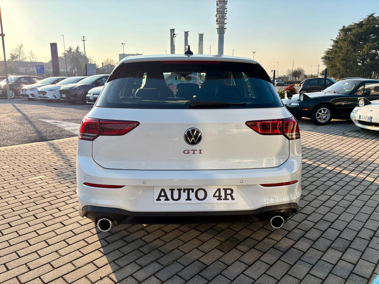 VW Golf 8 GTI 2.0 TSI DSG | SOLI 15.000 KM – COME NUOVA – GARANZIA UFF. iva esposta