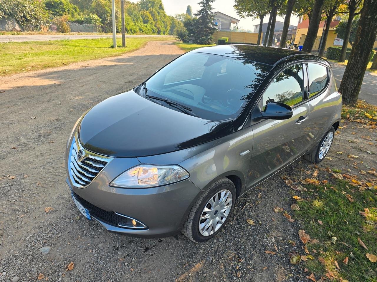 Lancia Ypsilon 1.2 69 CV 5 porte S&S Bi Color