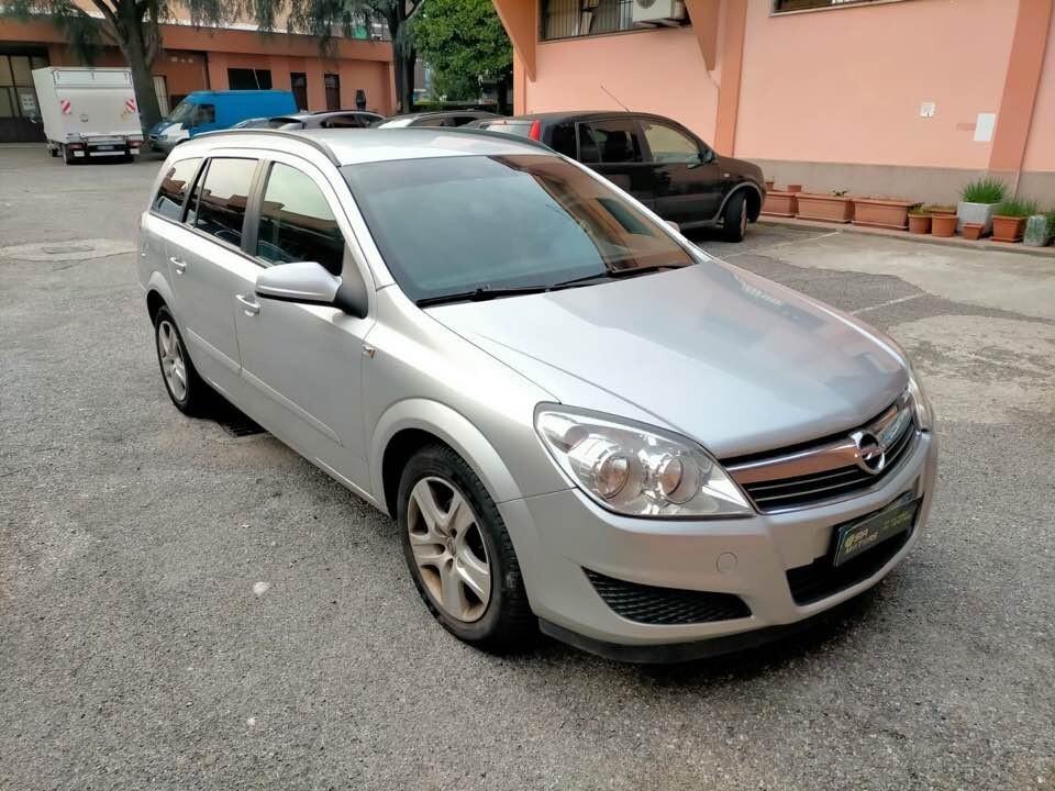 OPEL ASTRA 1.6 16V VVT SW Cosmo