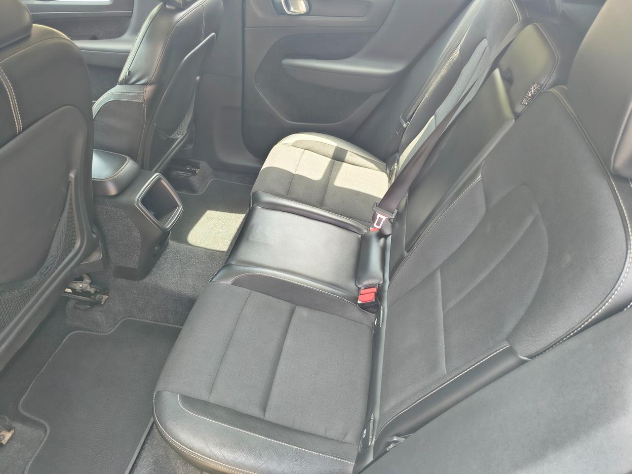 VOLVO XC40 D3 MOMENTUM "MAI VISTA UNA SIMILE"