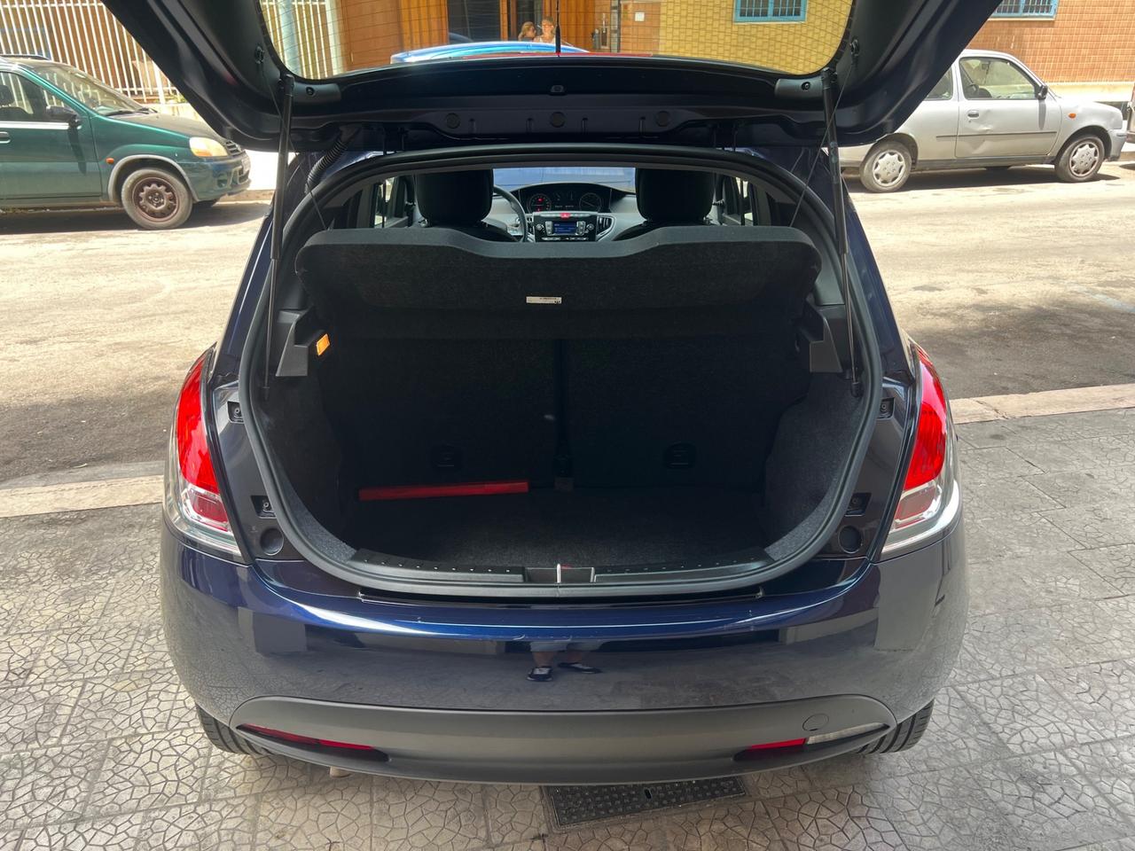 Lancia Ypsilon 1.2 69 CV 5 porte GPL Ecochic Elefantino Blu