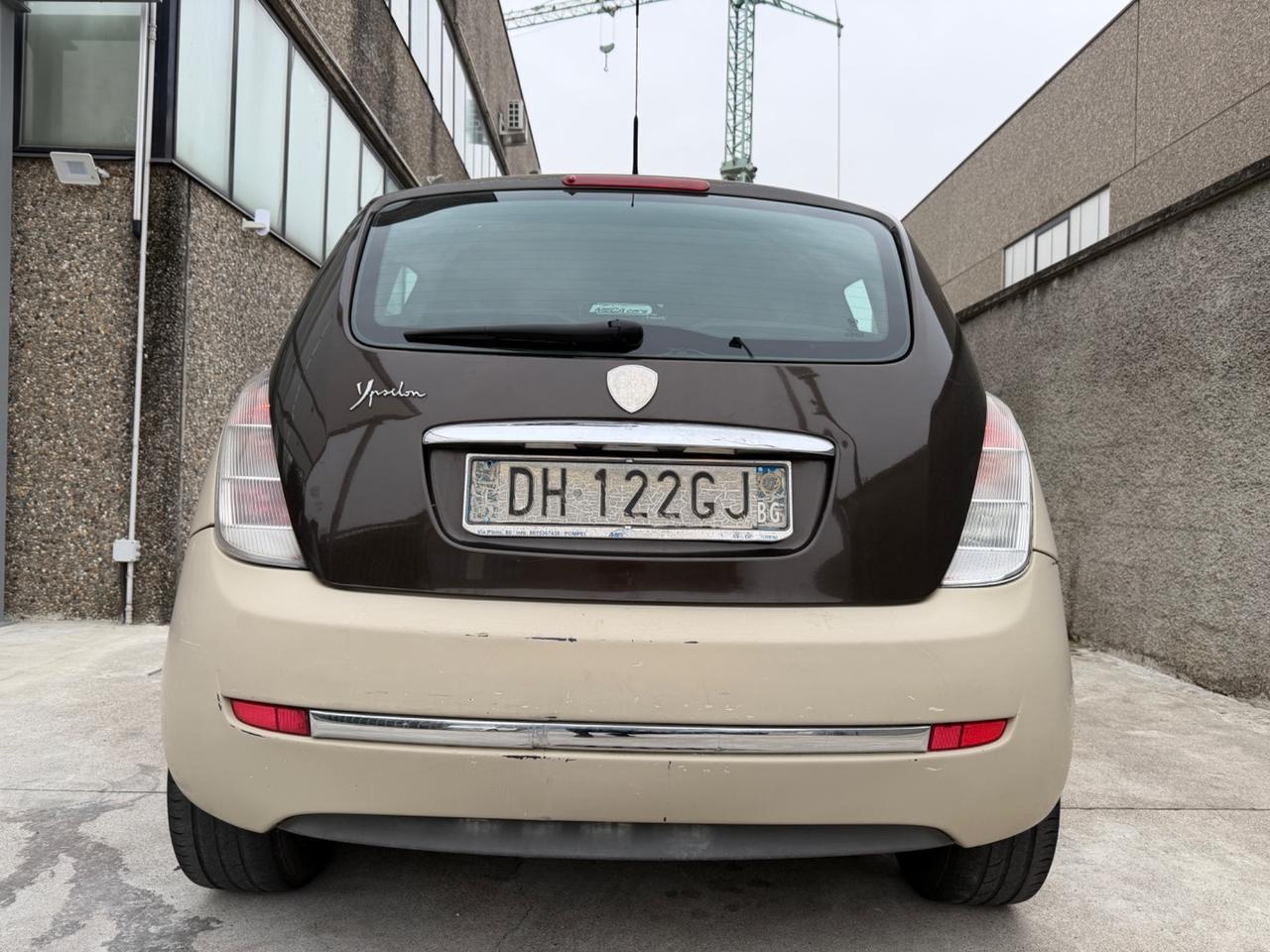 Lancia Ypsilon 1.2 benzina euro4 bicolore