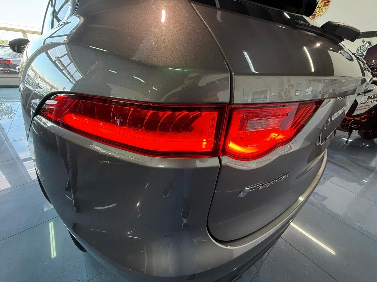 Jaguar F-Pace 2.0 D 180 CV AWD aut. Prestige