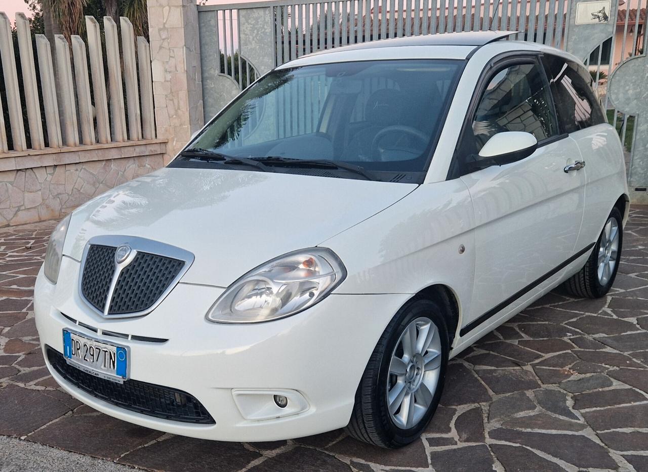 Lancia Ypsilon 1.3 MJT 75 CV Sport MomoDesign
