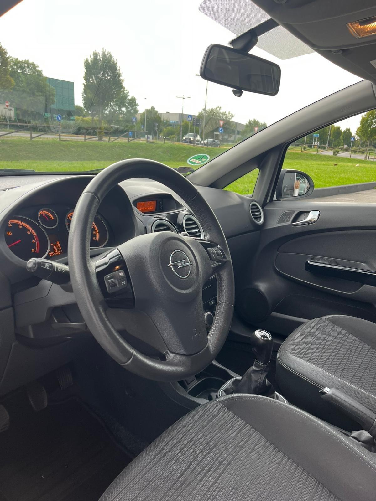 Opel Corsa 1.2 5 porte neopatentati