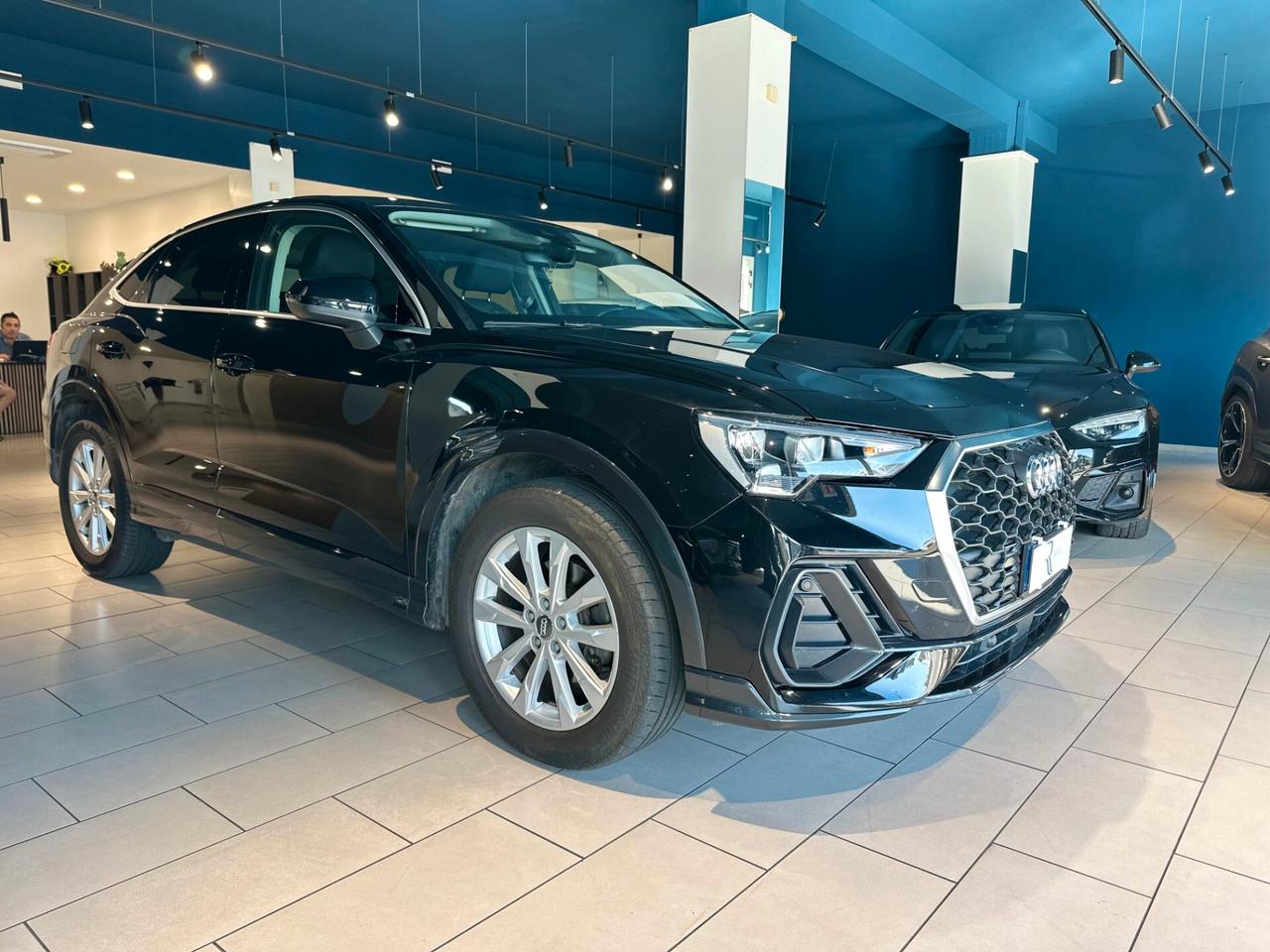 Audi Q3 35 TDI S tronic Business