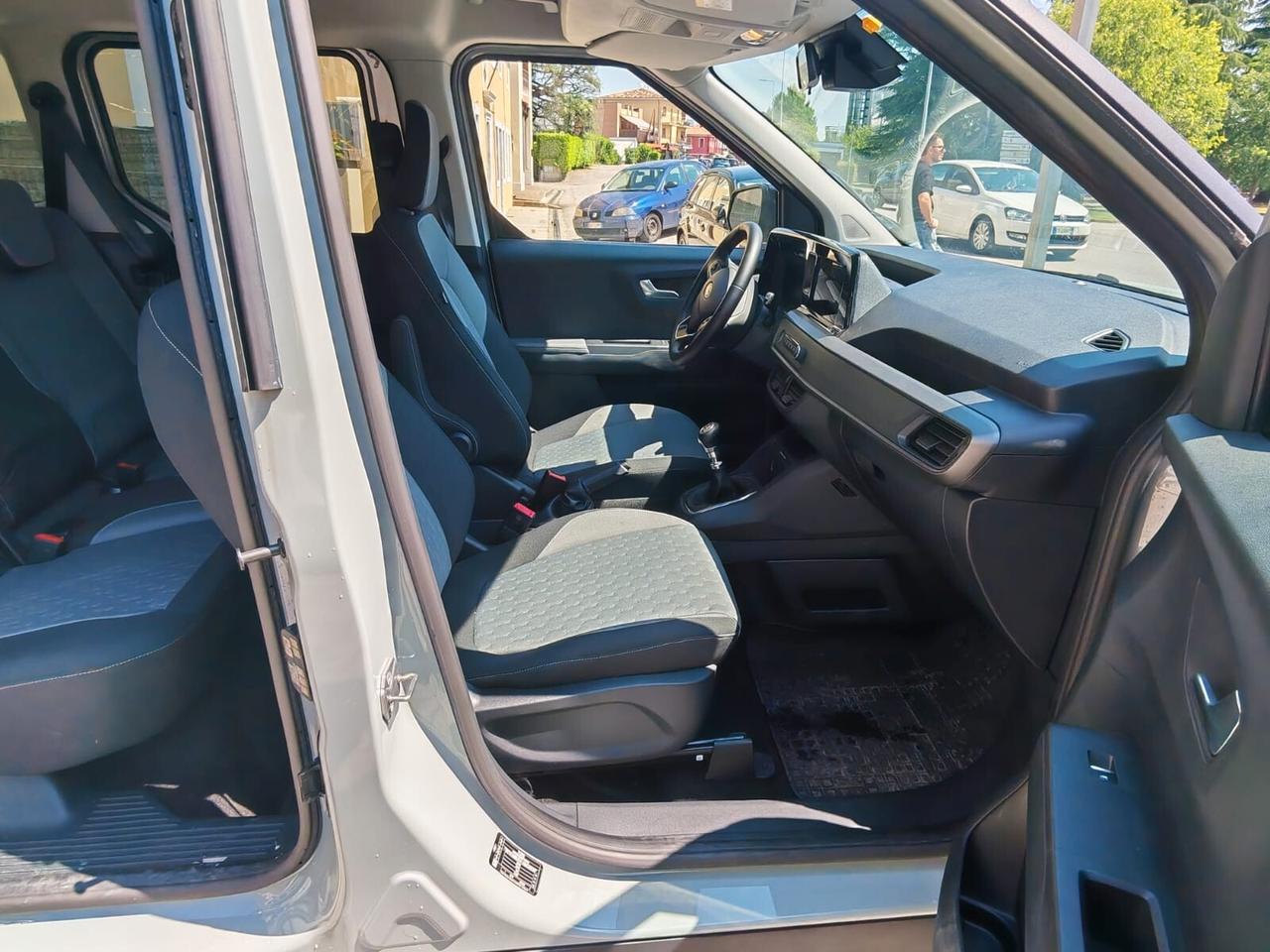 Ford Tourneo Courier 1.0 EcoBoost Powershift Titanium