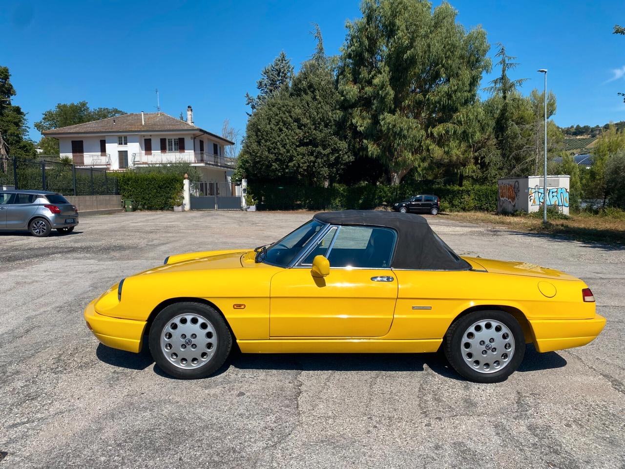 Alfa Romeo DUETTO SPIDER