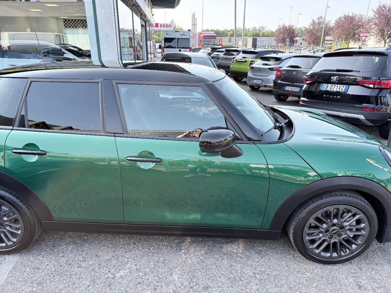 Mini Cooper 5 Porte C Favoured 1.5 Auto Favoured