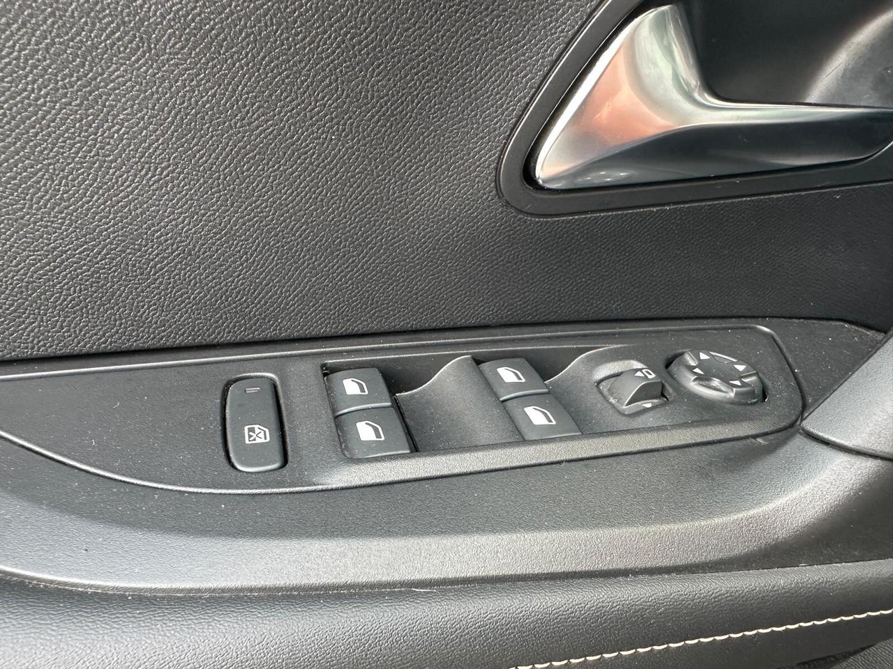 Peugeot 2008 PureTech 100 S&S Allure