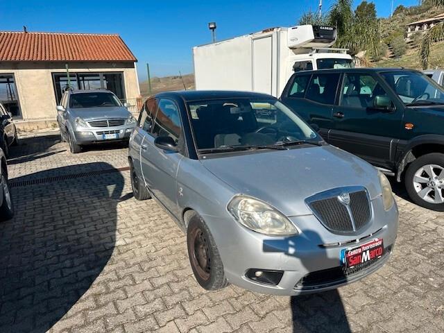 Lancia Ypsilon 1.3 MJT 75 CV Argento