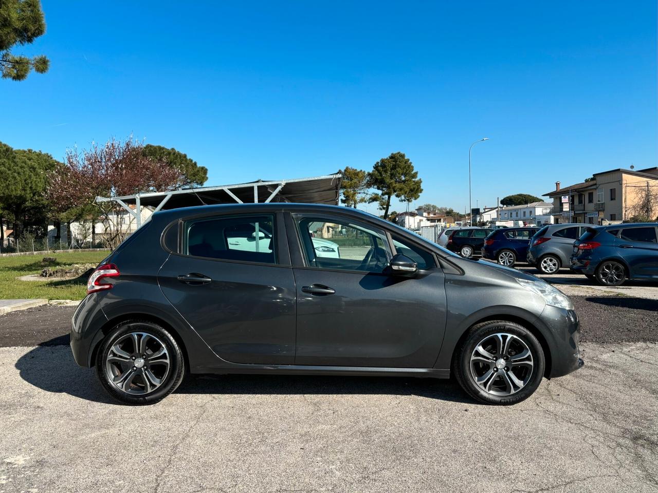 Peugeot 208 1.2 VTi MOTORE NUOVO