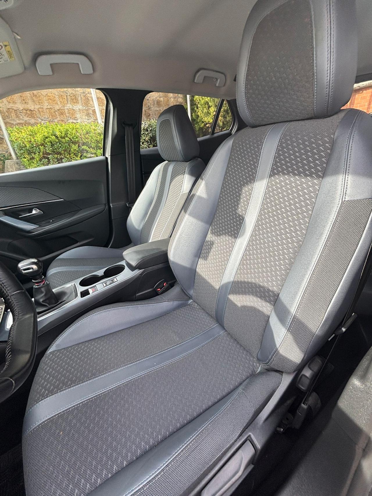 Peugeot 2008 BlueHDi 100 S&S Allure Navi Pack