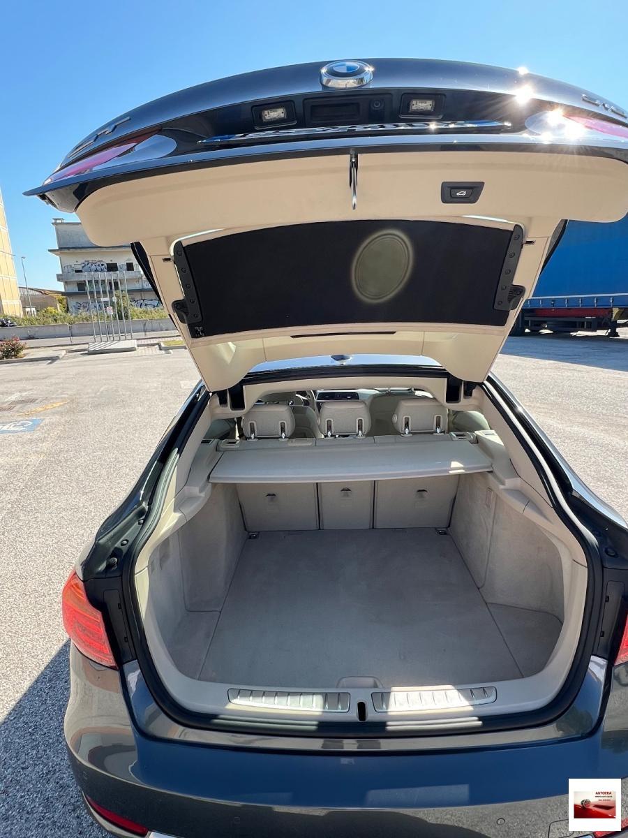 BMW - Serie 3 GT - 318d Turismo Luxury