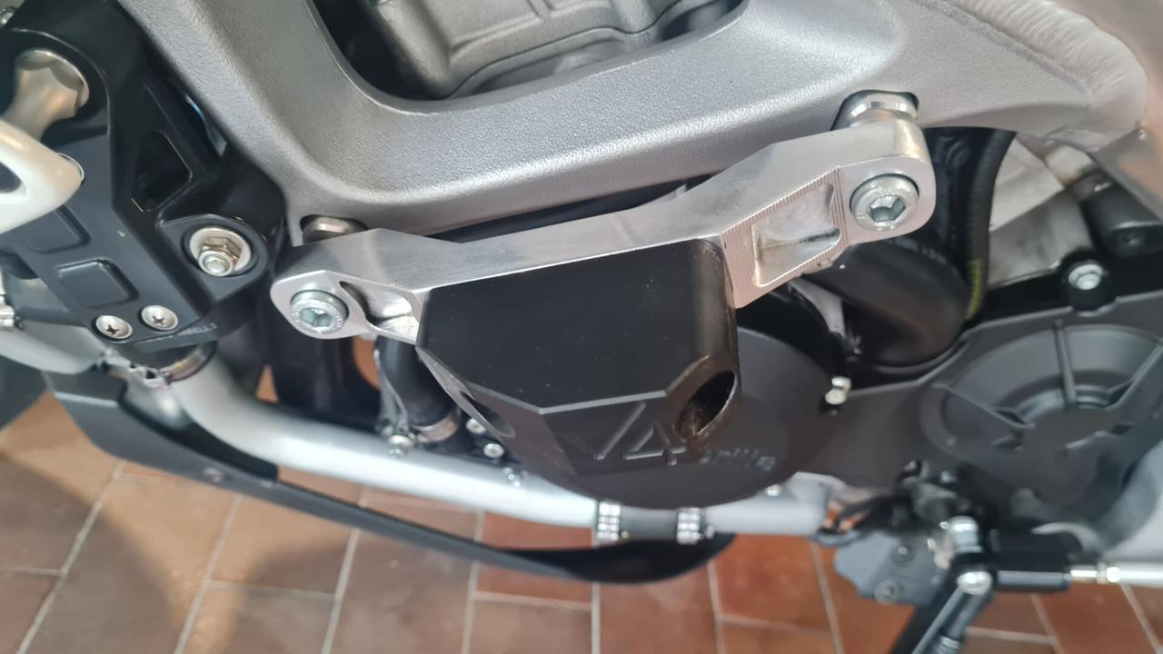 Aprilia Tuono 1000 R