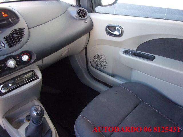 RENAULT Twingo 1.2 16V Quickshift Initiale