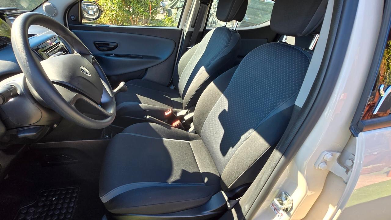Lancia Ypsilon 1.3 MJT 16V 80 CV 5 porte S&S Silver