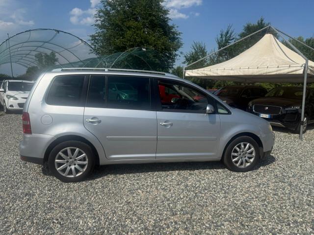 Volkswagen Touran 2.0 TDI 136CV Highline 7 POSTI