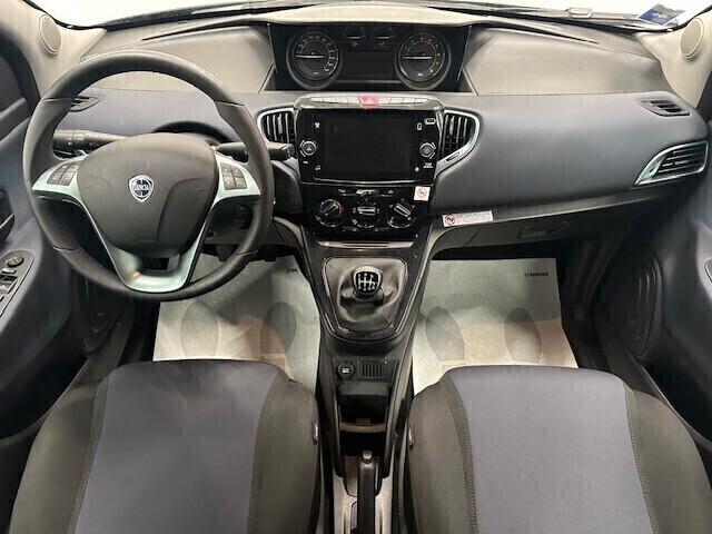 Lancia Ypsilon 1.0 5 porte *NEOPATENTATI*