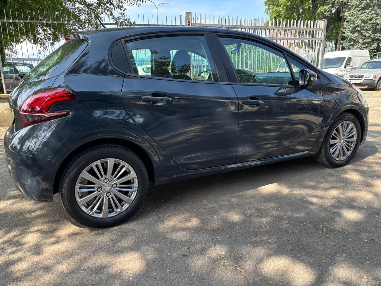 Peugeot 208 PureTech 82 5 porte Allure