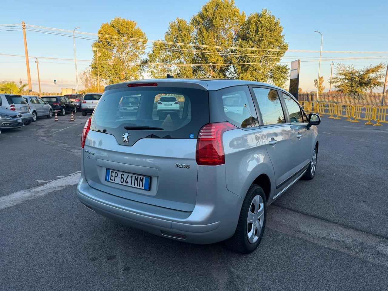Peugeot 5008 1.6 HDI 115CV ACTIVE 5 POSTI 2013